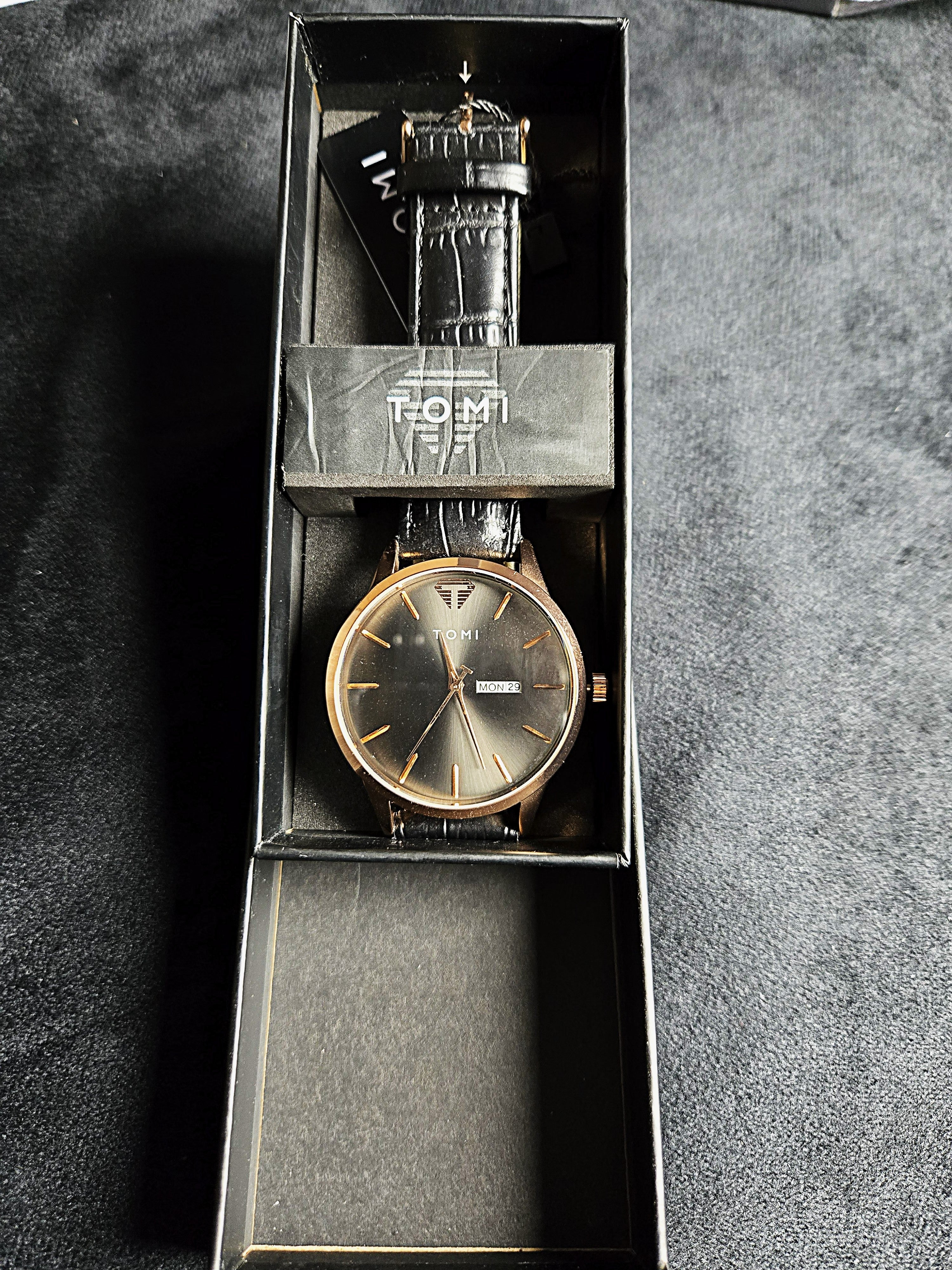 TOMI Classic Analog (Black Gradient)