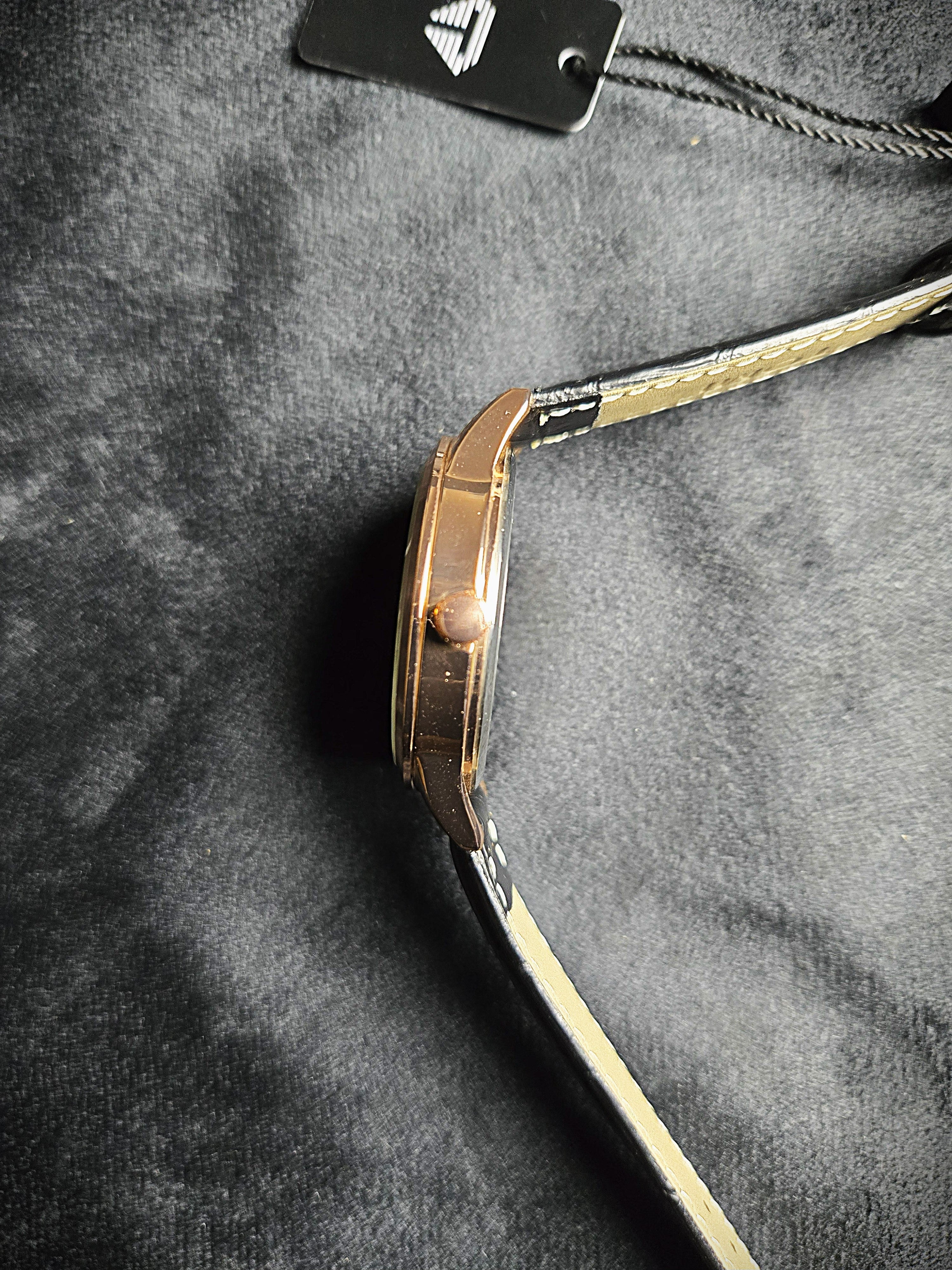 TOMI Classic Analog (Black Gradient)